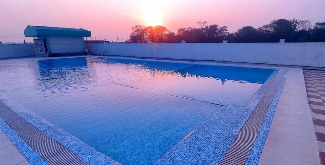 Gautam Buddha Airport Hotel Siddharthanagar ภายนอก รูปภาพ