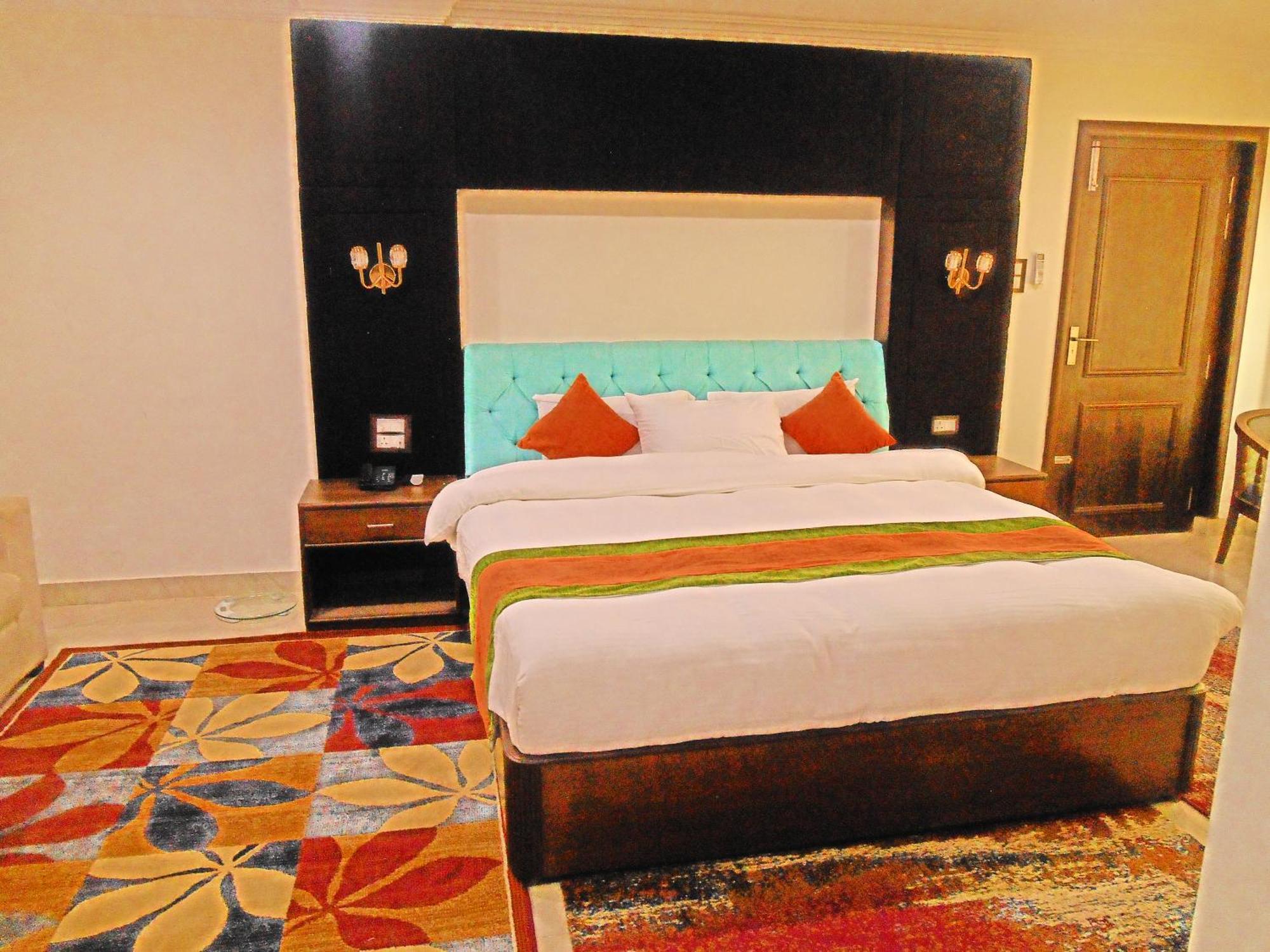 Gautam Buddha Airport Hotel Siddharthanagar ภายนอก รูปภาพ